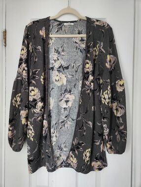 Maurices Gray Floral Crochet Trim Kimono - Size Small
